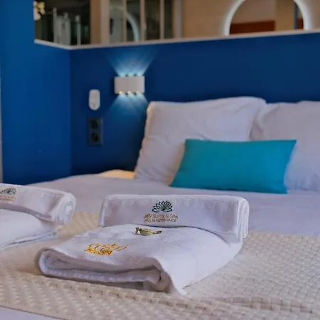 & - Jacuzzi - Sauna Appartement Reims