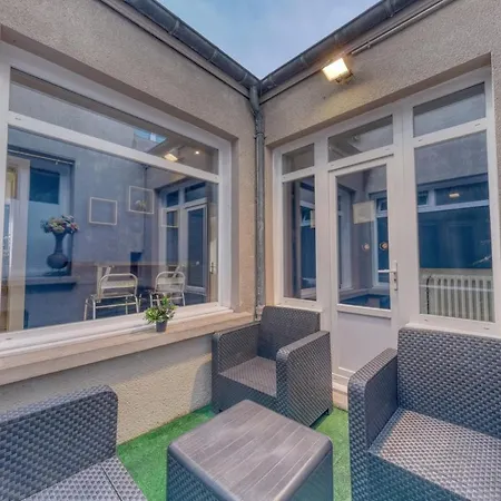 & - Jacuzzi - Sauna Appartement Reims