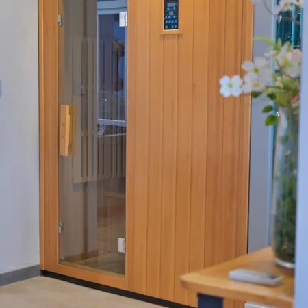 & - Jacuzzi - Sauna * Reims