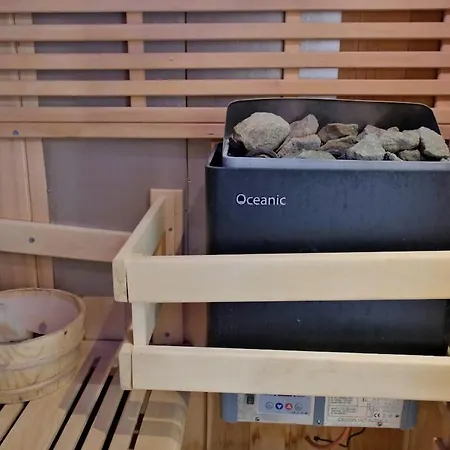 & - Jacuzzi - Sauna *