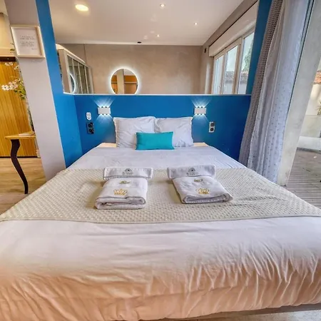 & - Jacuzzi - Sauna Appartement