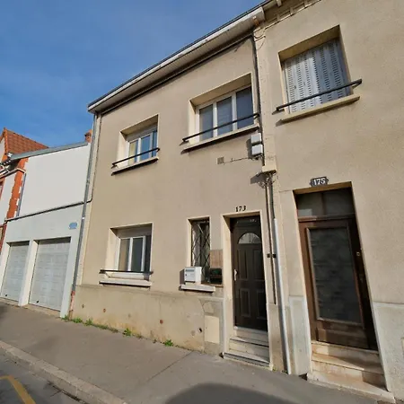 & - Jacuzzi - Sauna Reims