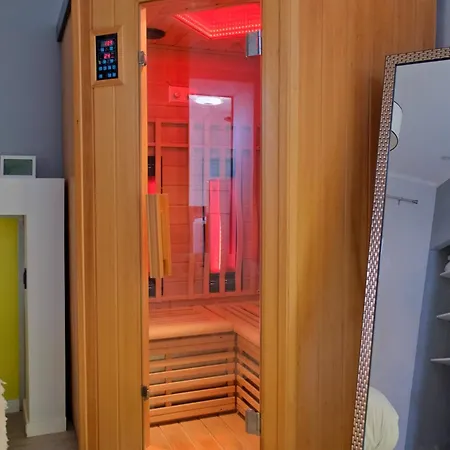 & - Jacuzzi - Sauna * Reims