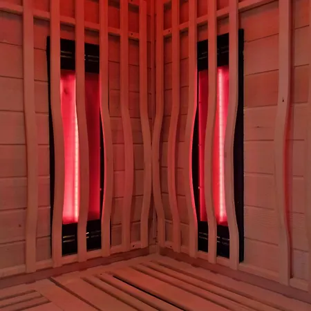 & - Jacuzzi - Sauna