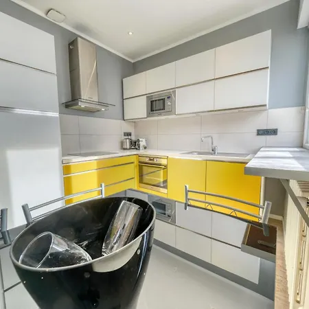 & - Jacuzzi - Sauna Reims