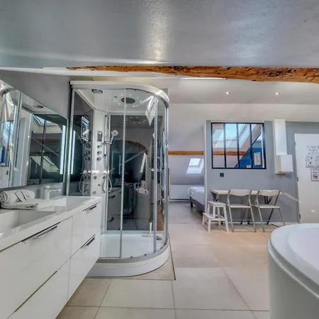 & - Jacuzzi - Sauna Reims