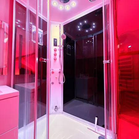 & - Jacuzzi - Sauna Appartement *