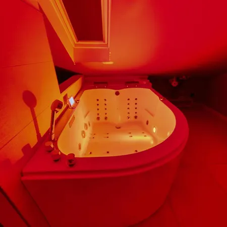& - Jacuzzi - Sauna Reims