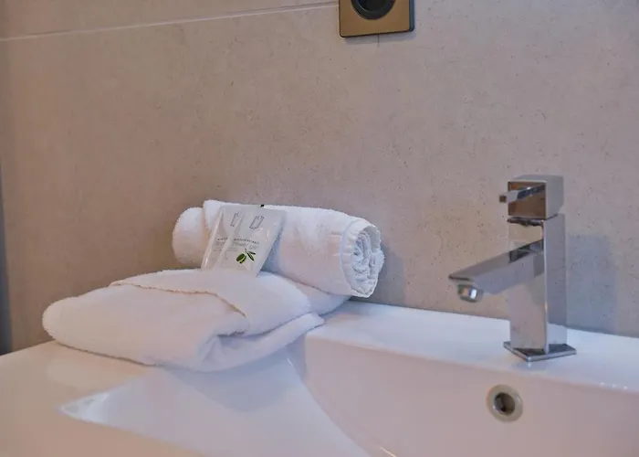 & - Jacuzzi - Sauna *