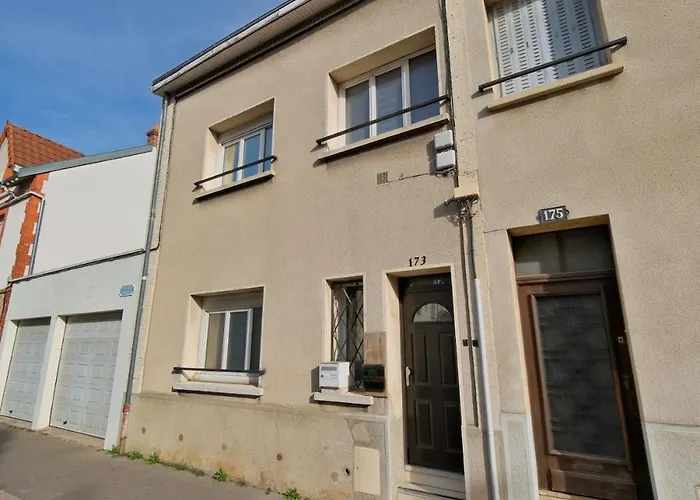 & - Jacuzzi - Sauna Reims