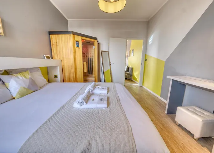 & - Jacuzzi - Sauna * Reims