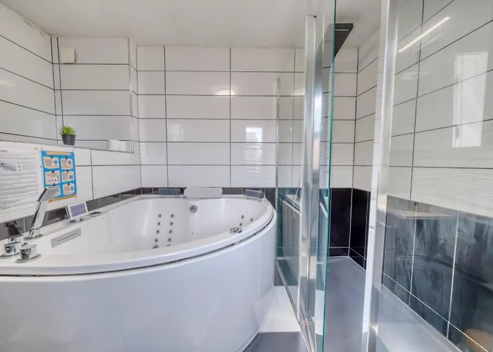 Apartment & - Jacuzzi - Sauna Reims